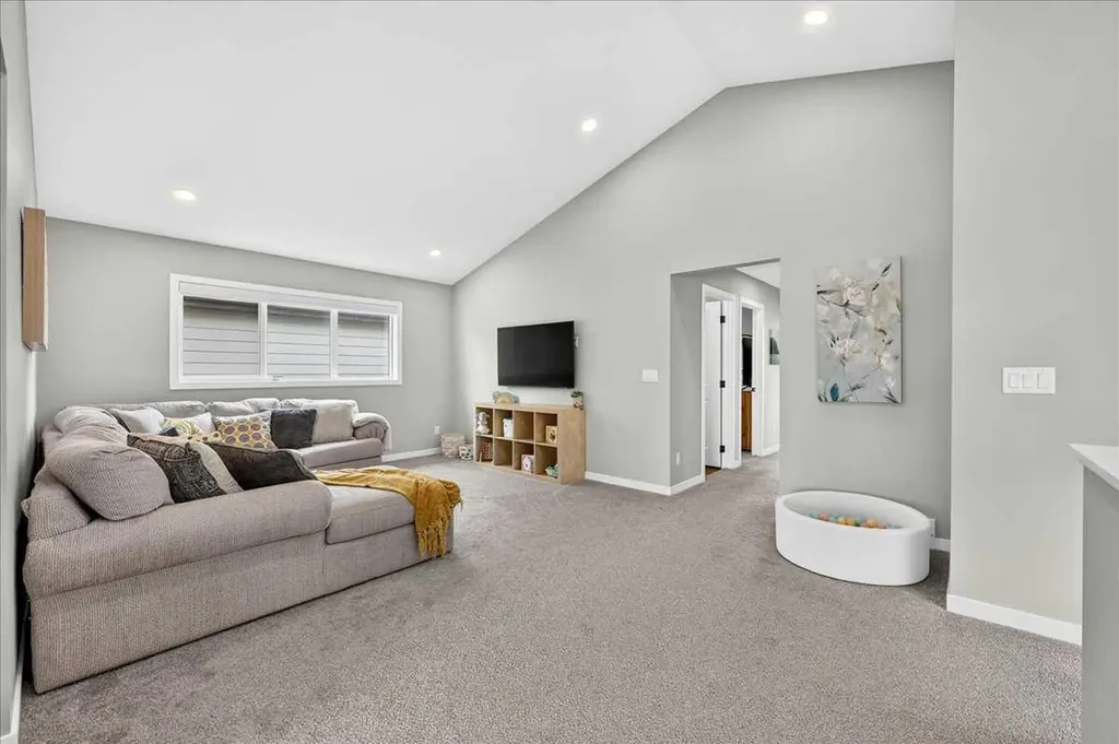 421 Magnolia Way SE Calgary AB T3M 3T4