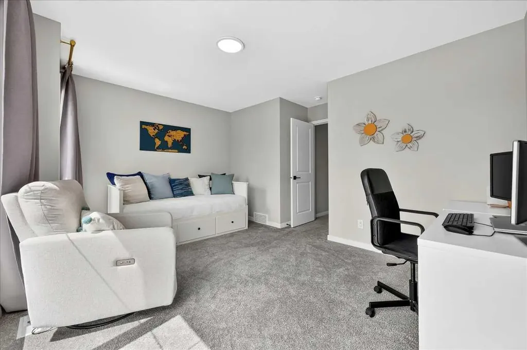 421 Magnolia Way SE Calgary AB T3M 3T4