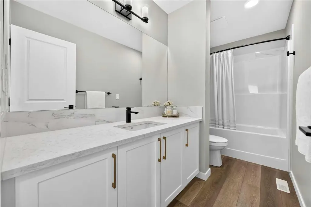 421 Magnolia Way SE Calgary AB T3M 3T4