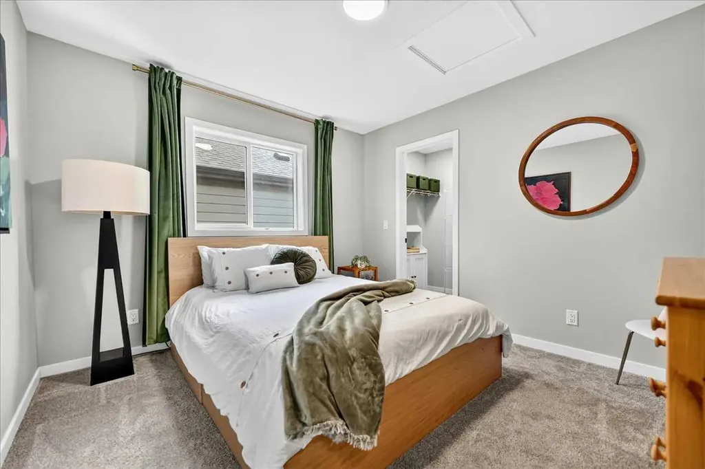 421 Magnolia Way SE Calgary AB T3M 3T4