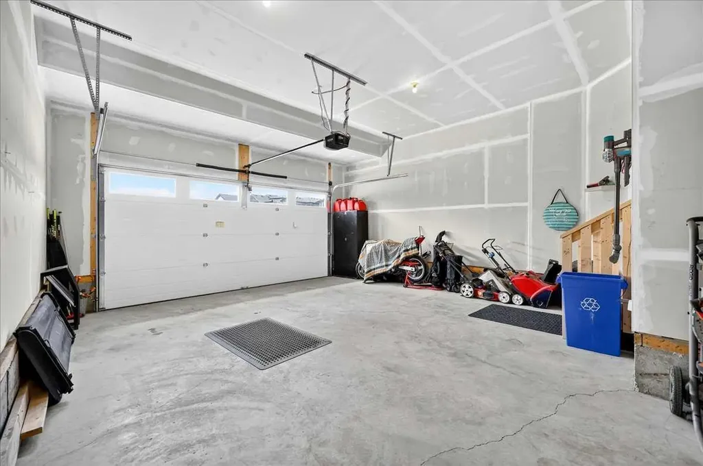 421 Magnolia Way SE Calgary AB T3M 3T4