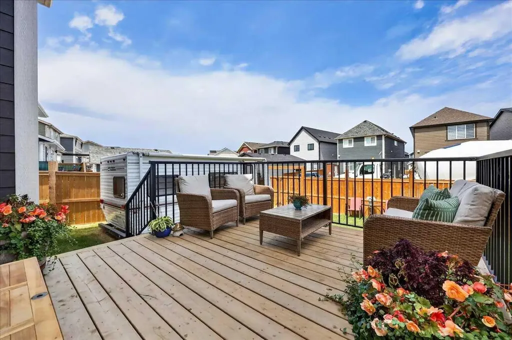 421 Magnolia Way SE Calgary AB T3M 3T4