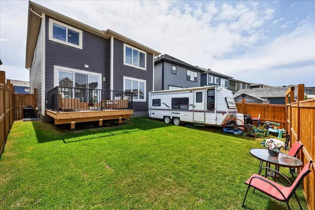 421 Magnolia Way SE Calgary AB T3M 3T4