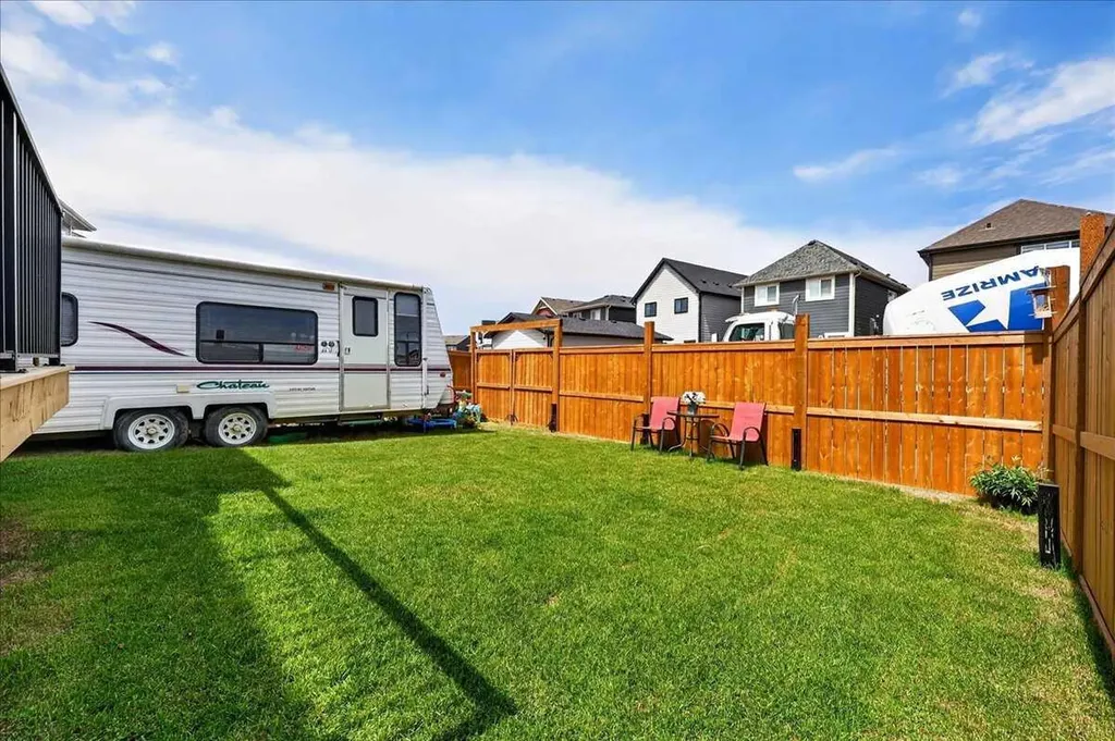 421 Magnolia Way SE Calgary AB T3M 3T4