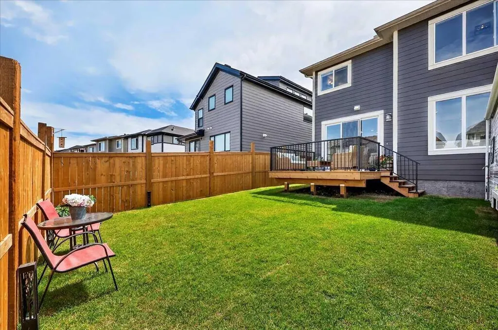 421 Magnolia Way SE Calgary AB T3M 3T4