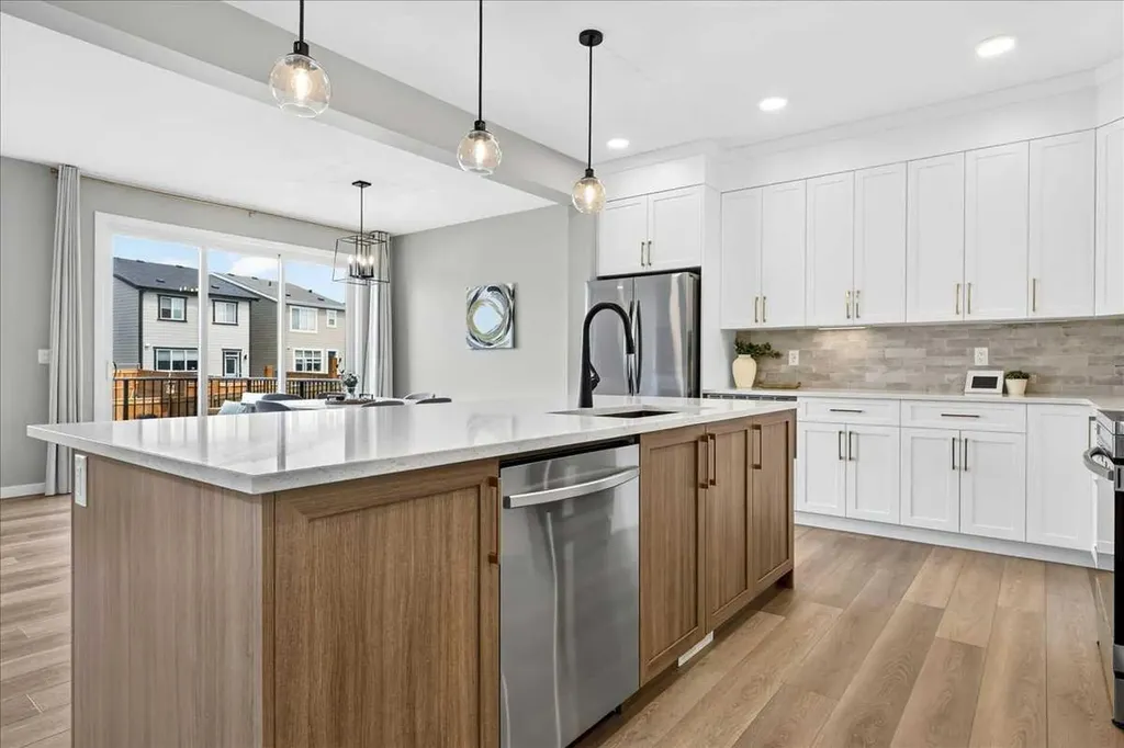 421 Magnolia Way SE Calgary AB T3M 3T4