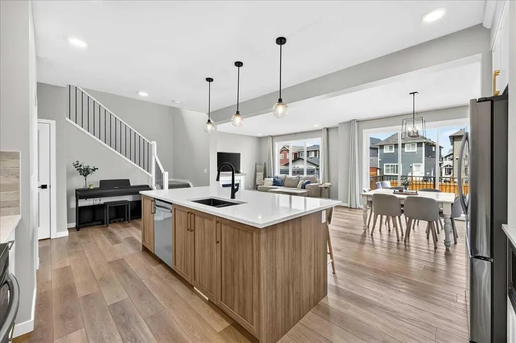 421 Magnolia Way SE Calgary AB T3M 3T4