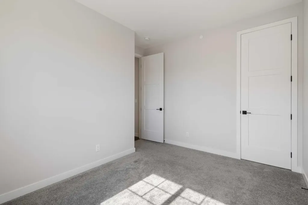 71 Lucas Street NW Calgary AB T3P 1S3