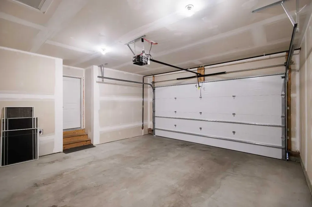 71 Lucas Street NW Calgary AB T3P 1S3