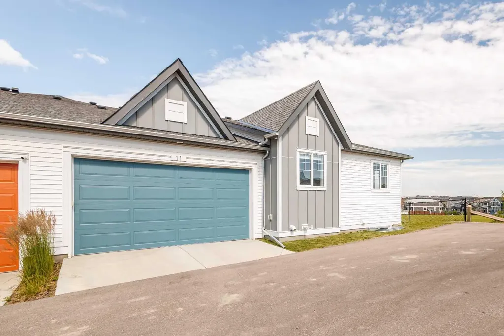 71 Lucas Street NW Calgary AB T3P 1S3