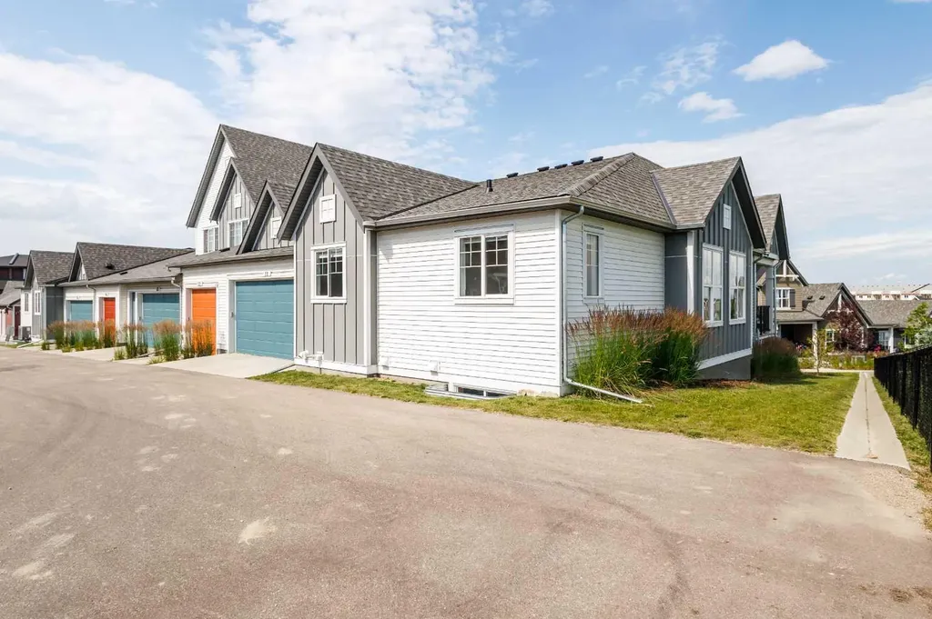 71 Lucas Street NW Calgary AB T3P 1S3