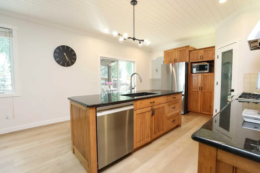 2135 33 Avenue Coaldale AB T1M 0B6