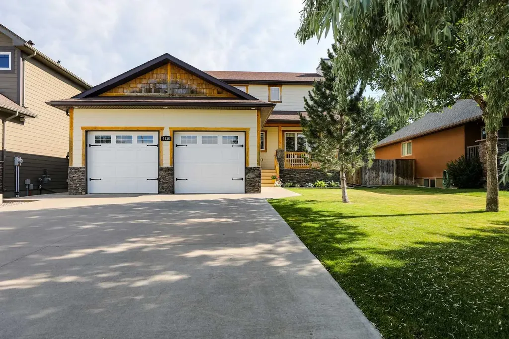 2135 33 Avenue Coaldale AB T1M 0B6