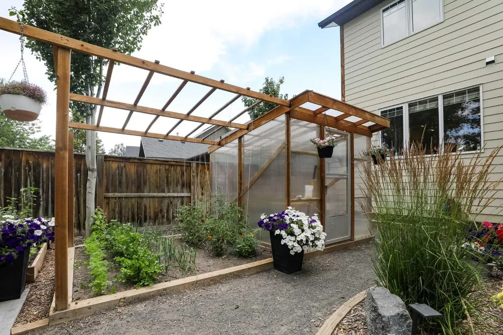 2135 33 Avenue Coaldale AB T1M 0B6