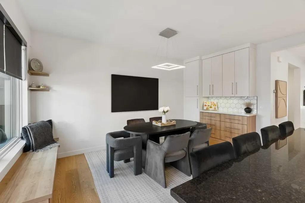 2003 32 Avenue SW Calgary AB T2T 1W7
