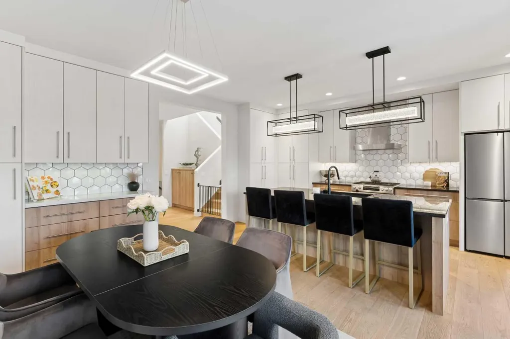 2003 32 Avenue SW Calgary AB T2T 1W7