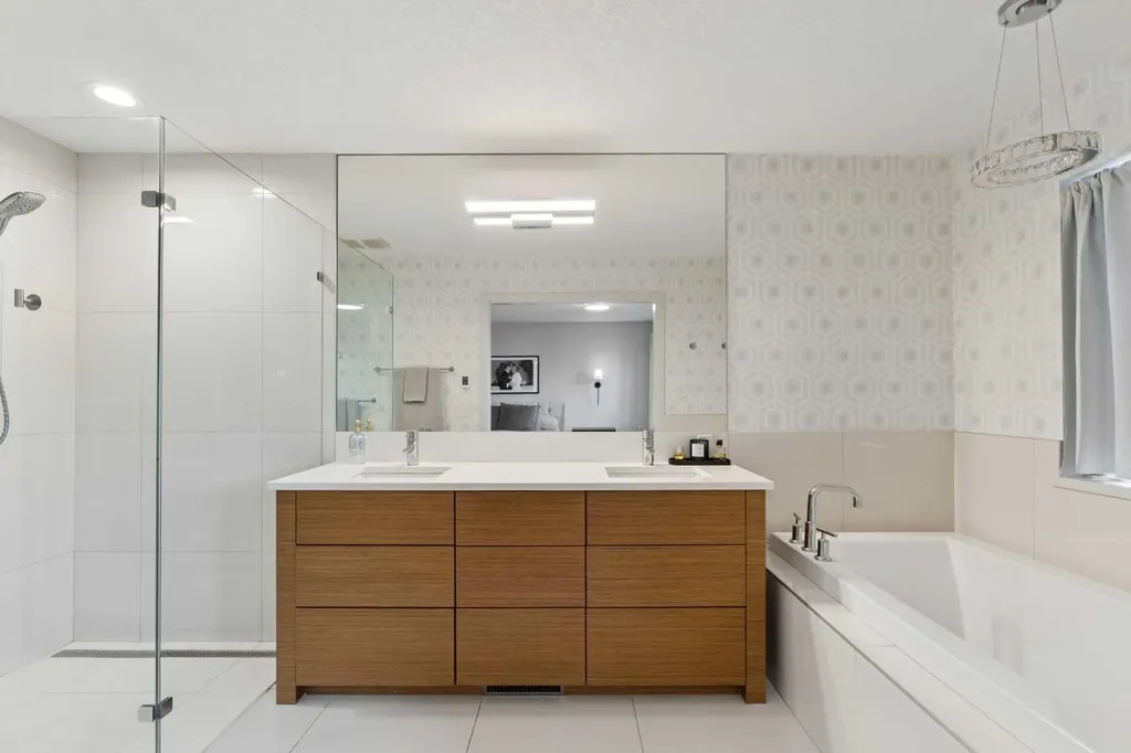 2003 32 Avenue SW Calgary AB T2T 1W7