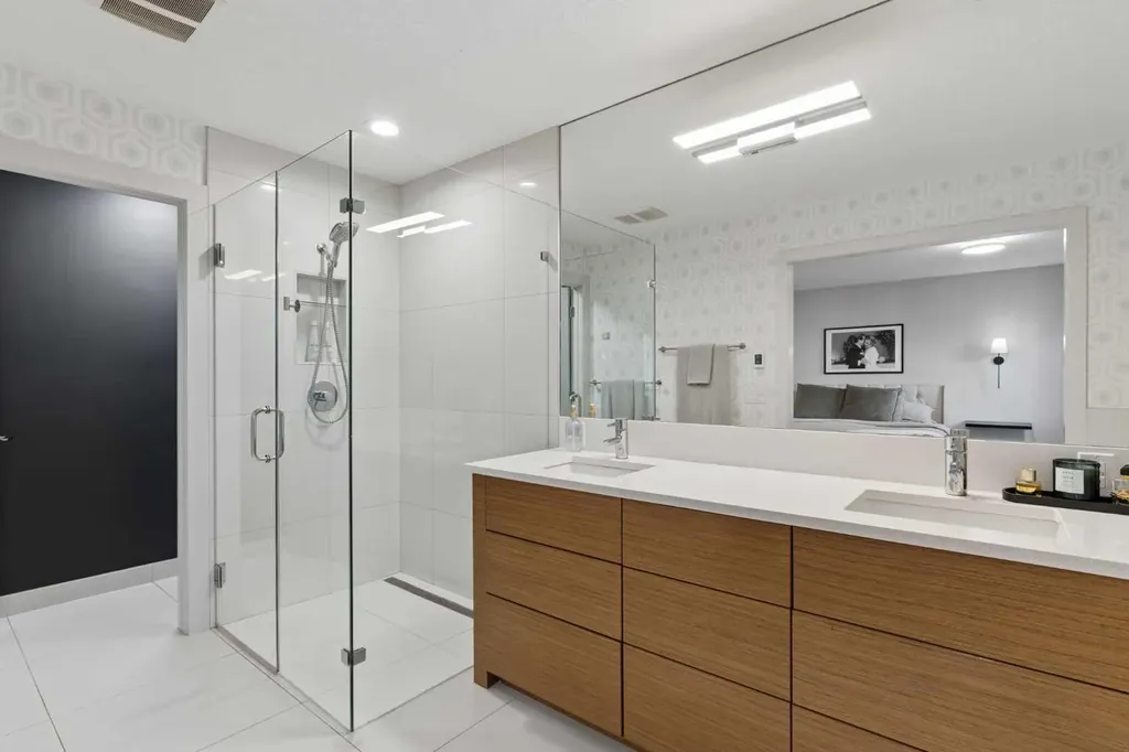 2003 32 Avenue SW Calgary AB T2T 1W7