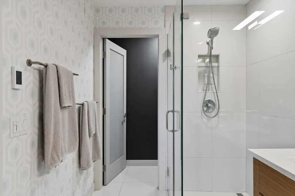 2003 32 Avenue SW Calgary AB T2T 1W7
