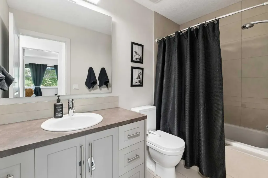 2003 32 Avenue SW Calgary AB T2T 1W7