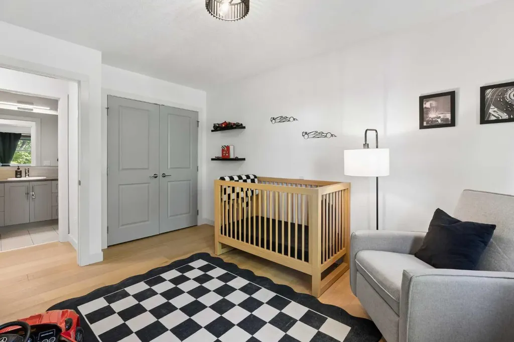 2003 32 Avenue SW Calgary AB T2T 1W7