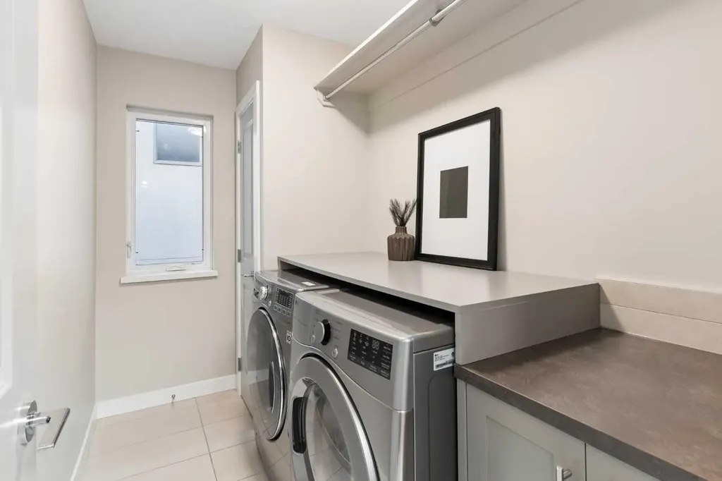 2003 32 Avenue SW Calgary AB T2T 1W7