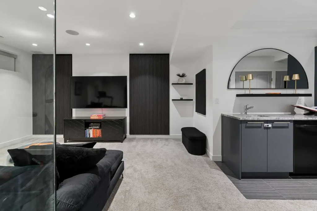 2003 32 Avenue SW Calgary AB T2T 1W7
