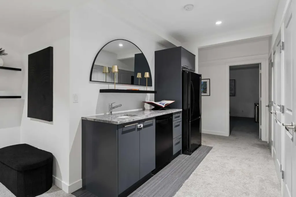 2003 32 Avenue SW Calgary AB T2T 1W7