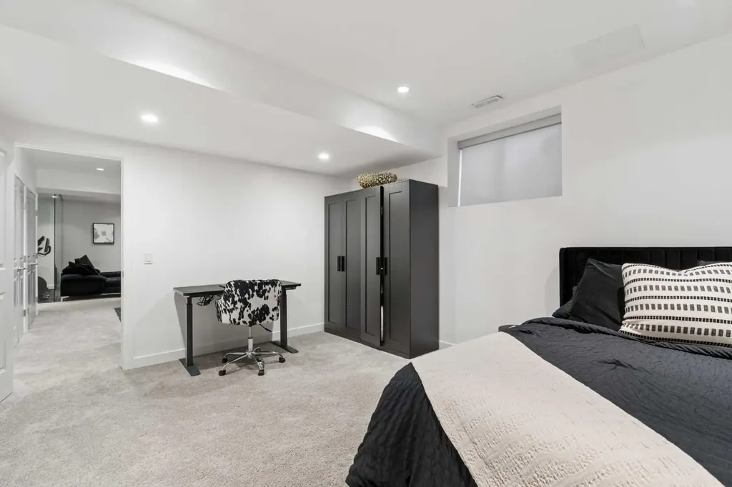 2003 32 Avenue SW Calgary AB T2T 1W7