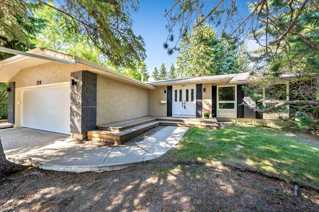 224 Varsity Crescent NW Calgary AB T3B 2Z6