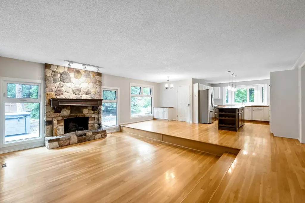 224 Varsity Crescent NW Calgary AB T3B 2Z6