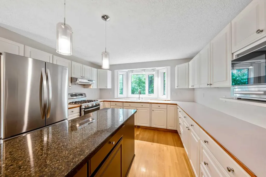 224 Varsity Crescent NW Calgary AB T3B 2Z6