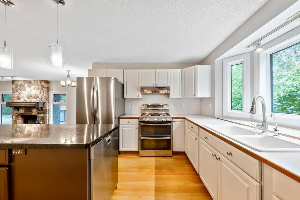 224 Varsity Crescent NW Calgary AB T3B 2Z6