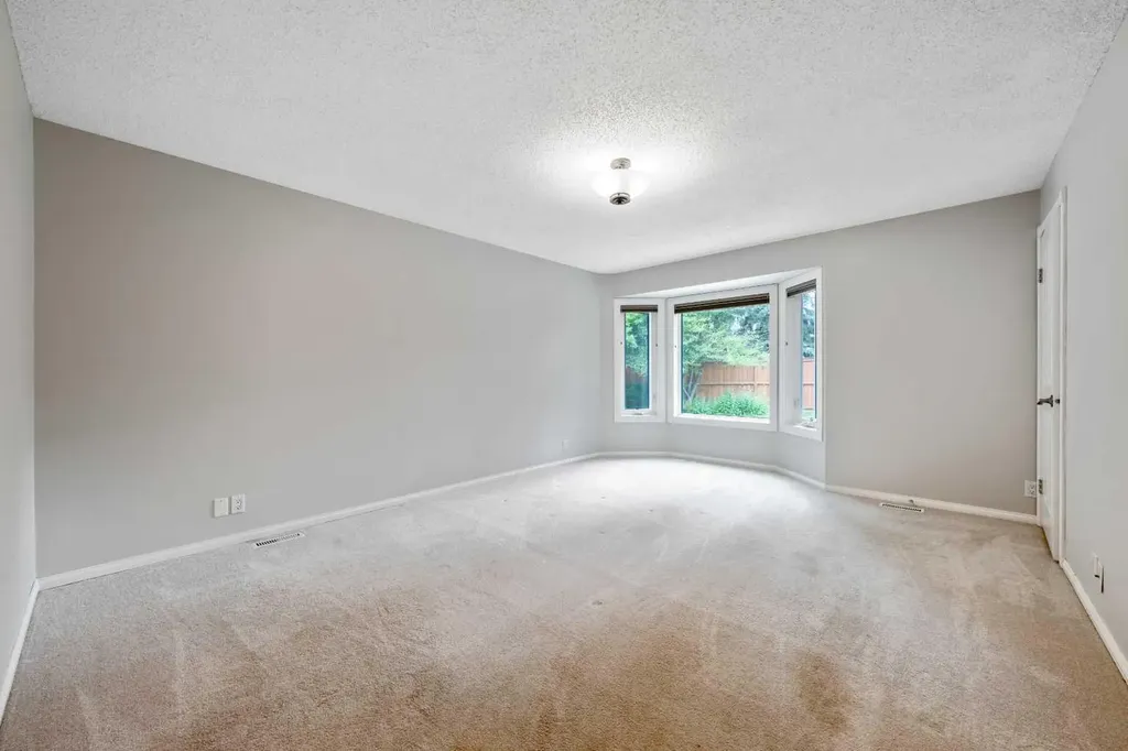 224 Varsity Crescent NW Calgary AB T3B 2Z6