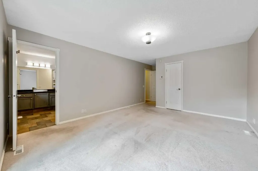 224 Varsity Crescent NW Calgary AB T3B 2Z6