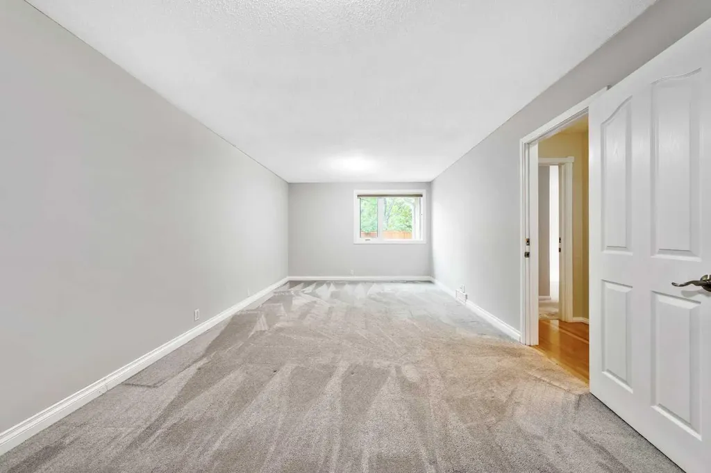 224 Varsity Crescent NW Calgary AB T3B 2Z6