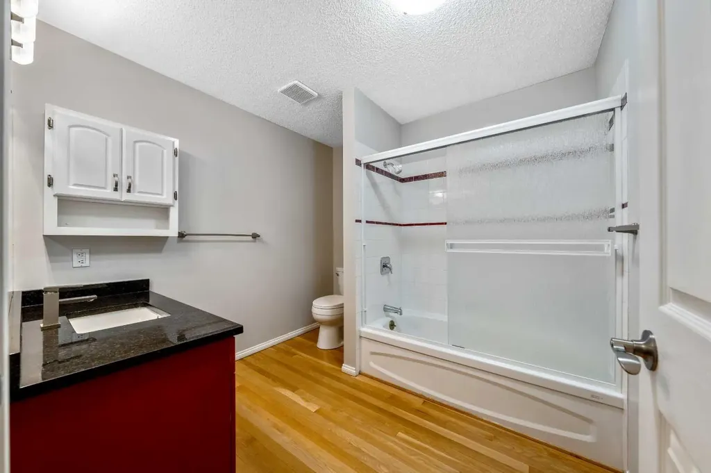 224 Varsity Crescent NW Calgary AB T3B 2Z6