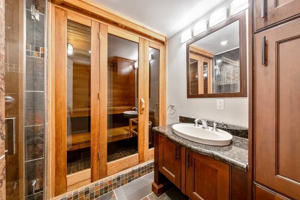 224 Varsity Crescent NW Calgary AB T3B 2Z6