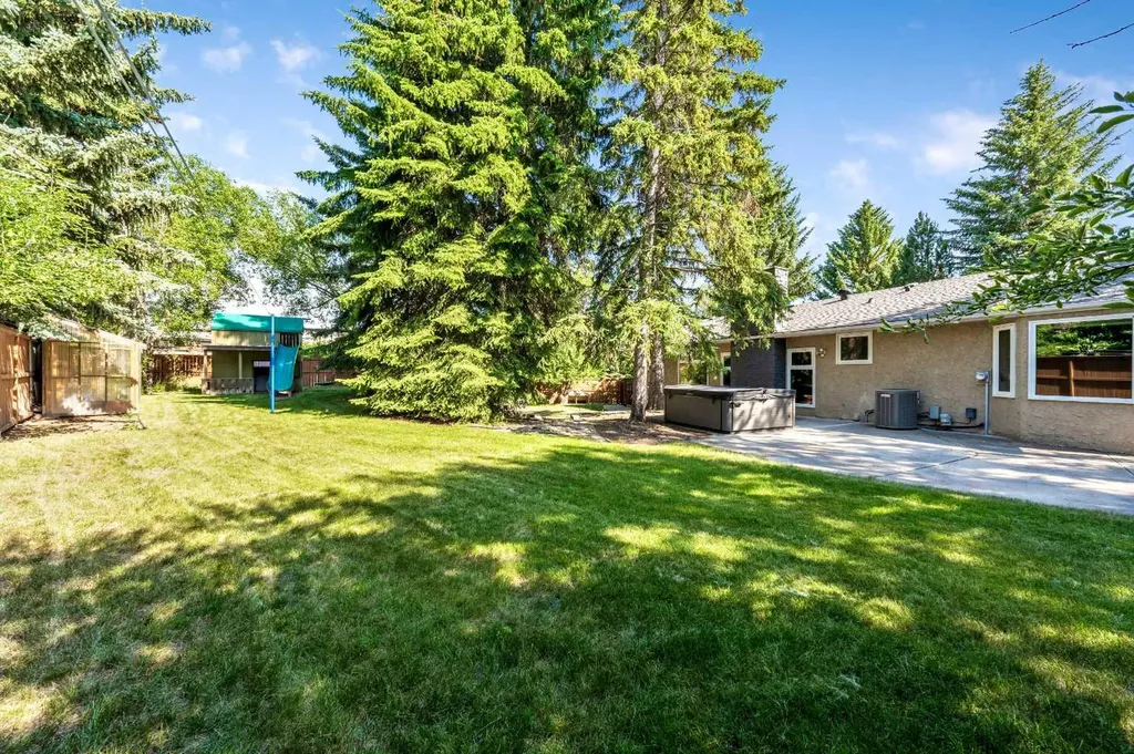 224 Varsity Crescent NW Calgary AB T3B 2Z6