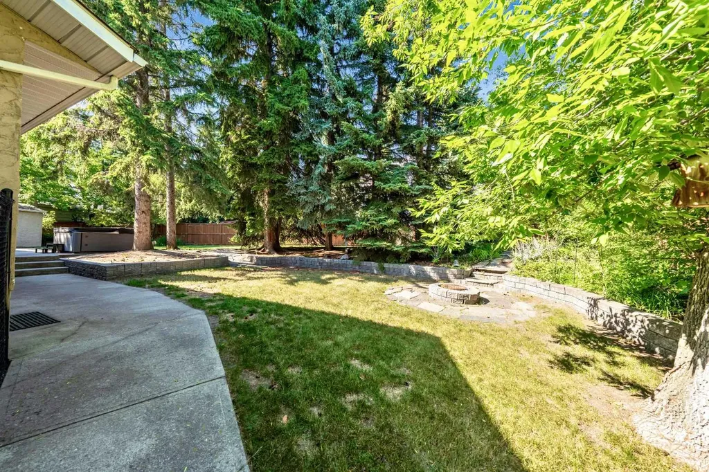 224 Varsity Crescent NW Calgary AB T3B 2Z6