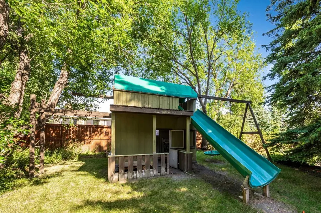 224 Varsity Crescent NW Calgary AB T3B 2Z6