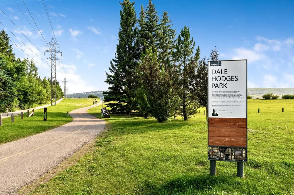 224 Varsity Crescent NW Calgary AB T3B 2Z6