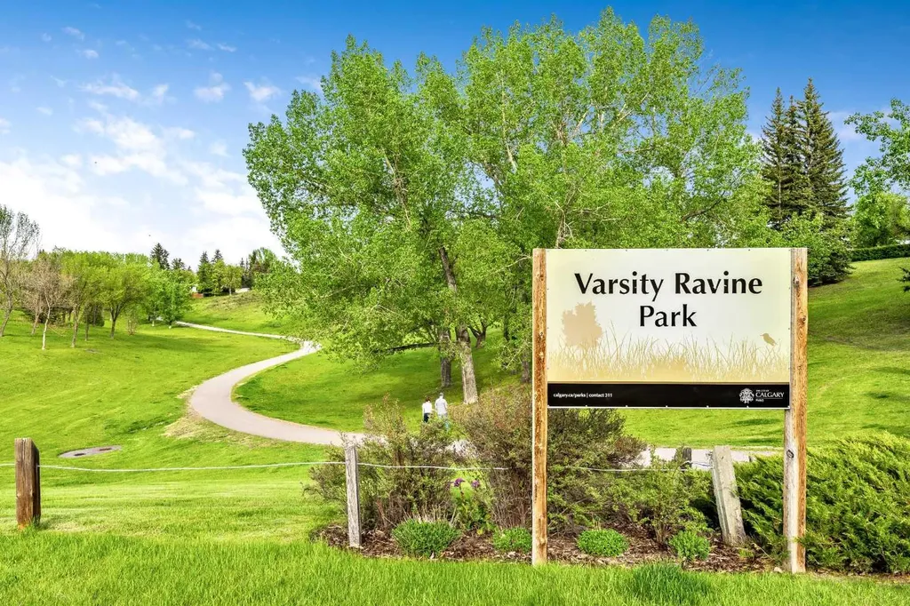 224 Varsity Crescent NW Calgary AB T3B 2Z6