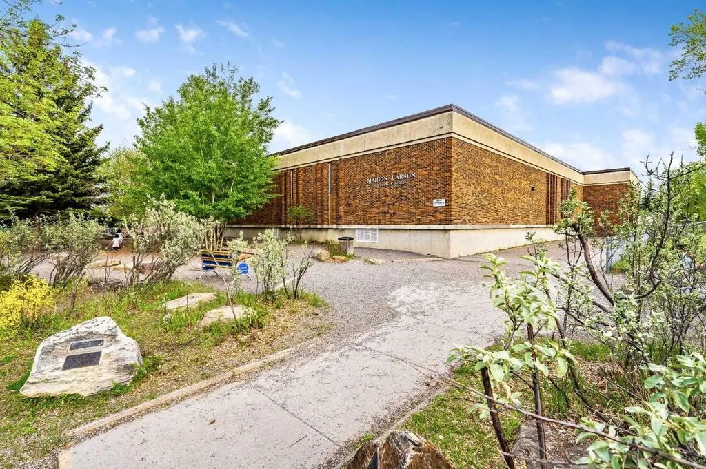 224 Varsity Crescent NW Calgary AB T3B 2Z6