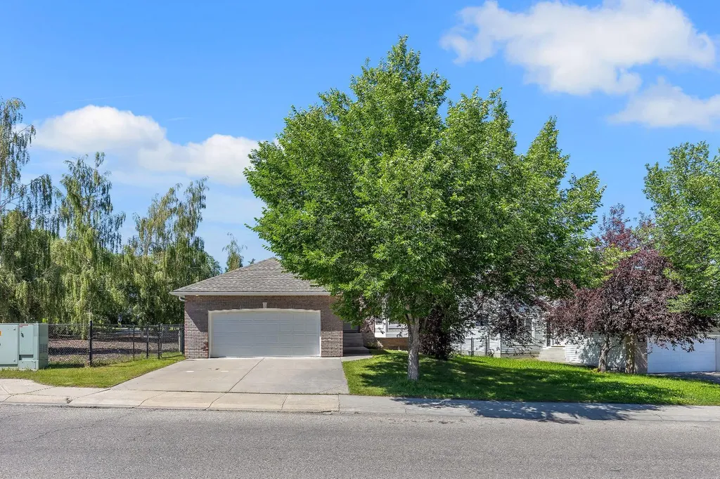 694 Panorama Hills Drive NW Calgary AB T3E 8G8