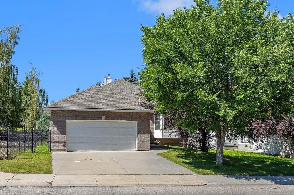 694 Panorama Hills Drive NW Calgary AB T3E 8G8