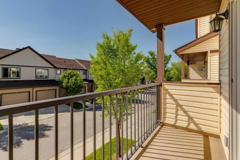 409 Copperpond Landing SE Calgary AB T2Z1G9