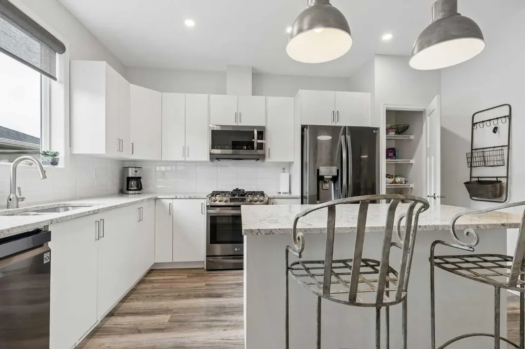 152 South Point Court SW Airdrie AB T4B 4K9