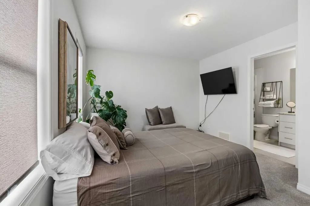 152 South Point Court SW Airdrie AB T4B 4K9