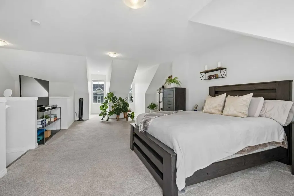 152 South Point Court SW Airdrie AB T4B 4K9